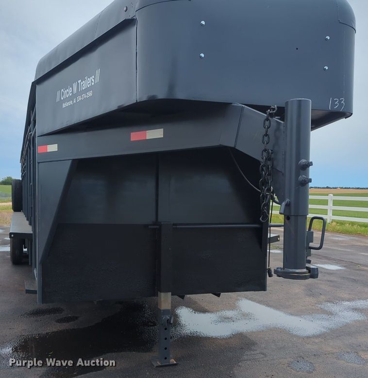 image for item NG9868 2010 Circle W livestock trailer