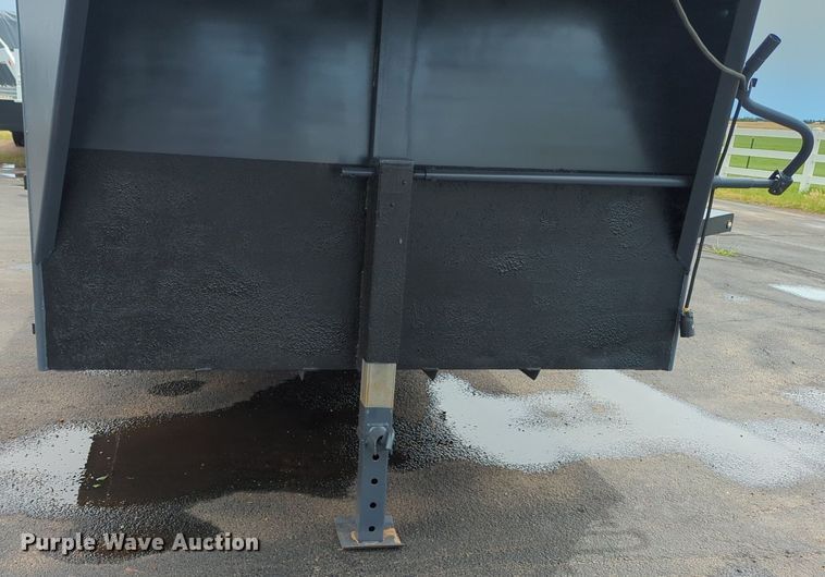 image for item NG9868 2010 Circle W livestock trailer