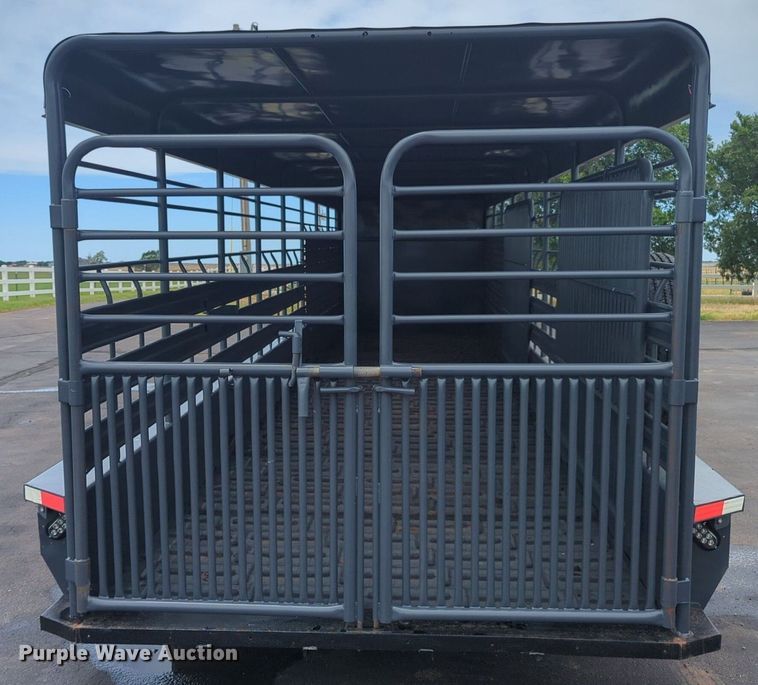 image for item NG9868 2010 Circle W livestock trailer