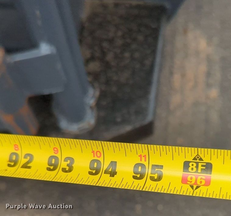 image for item NG9868 2010 Circle W livestock trailer