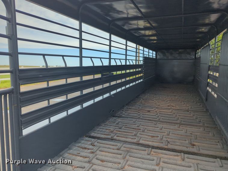 image for item NG9868 2010 Circle W livestock trailer