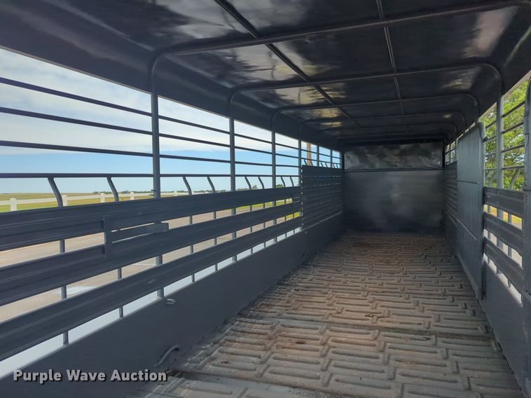 image for item NG9868 2010 Circle W livestock trailer