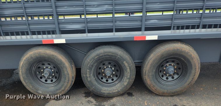 image for item NG9868 2010 Circle W livestock trailer