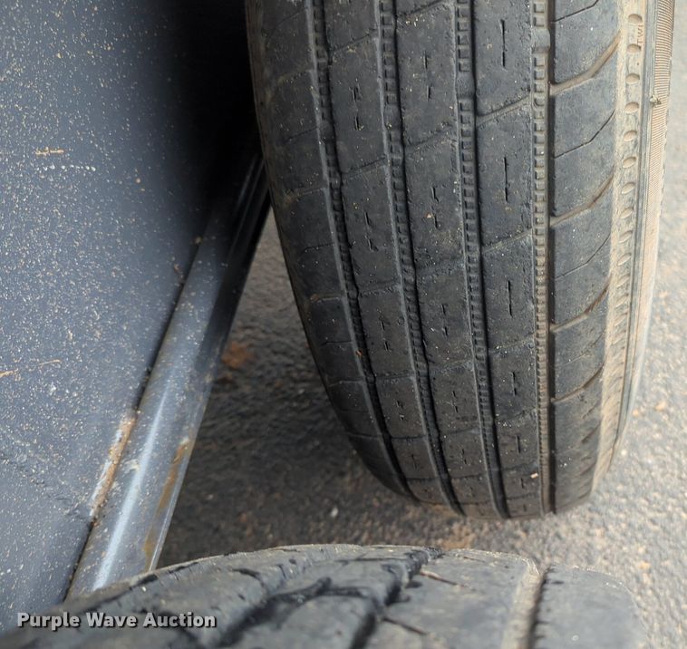 image for item NG9868 2010 Circle W livestock trailer