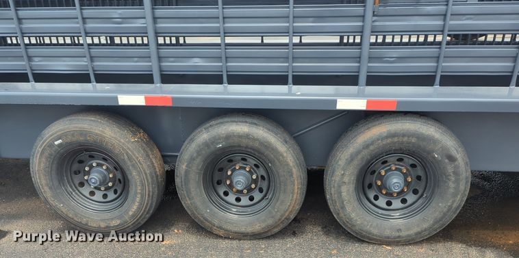 image for item NG9868 2010 Circle W livestock trailer