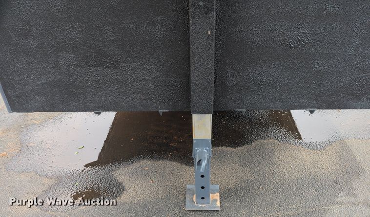 image for item NG9868 2010 Circle W livestock trailer