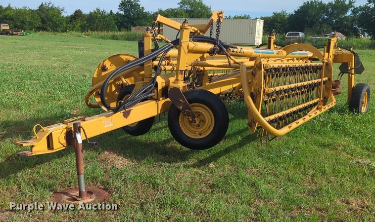 image for item NG9881 Vermeer R23A hay rake