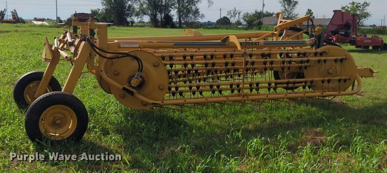 image for item NG9881 Vermeer R23A hay rake