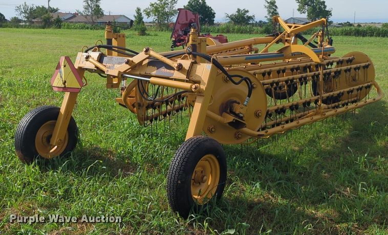 image for item NG9881 Vermeer R23A hay rake