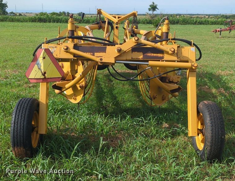 image for item NG9881 Vermeer R23A hay rake