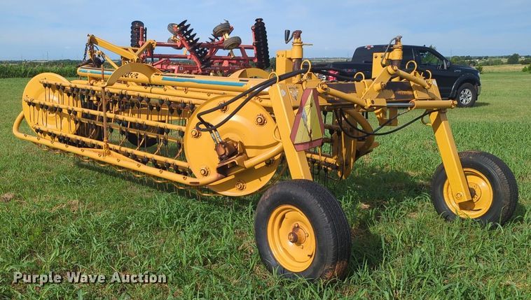 image for item NG9881 Vermeer R23A hay rake