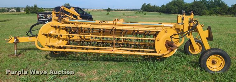 image for item NG9881 Vermeer R23A hay rake