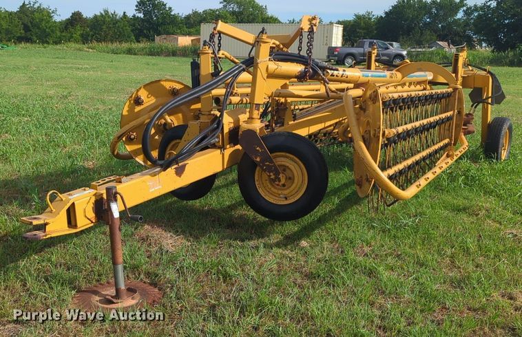 image for item NG9881 Vermeer R23A hay rake