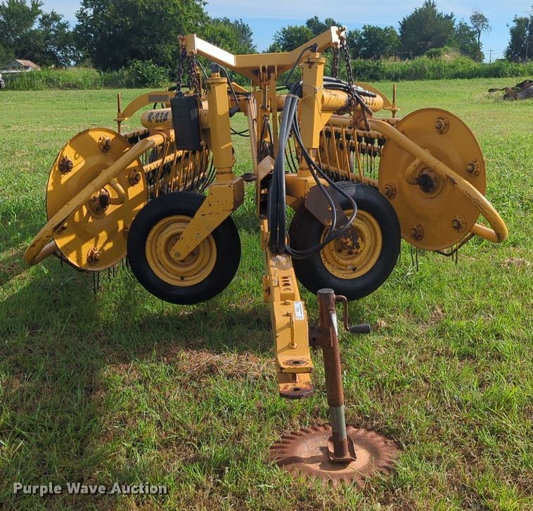 image for item NG9881 Vermeer R23A hay rake