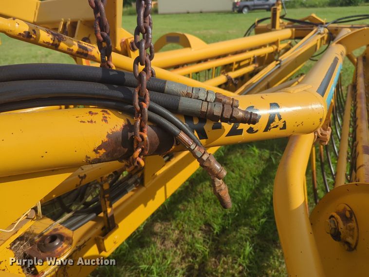 image for item NG9881 Vermeer R23A hay rake