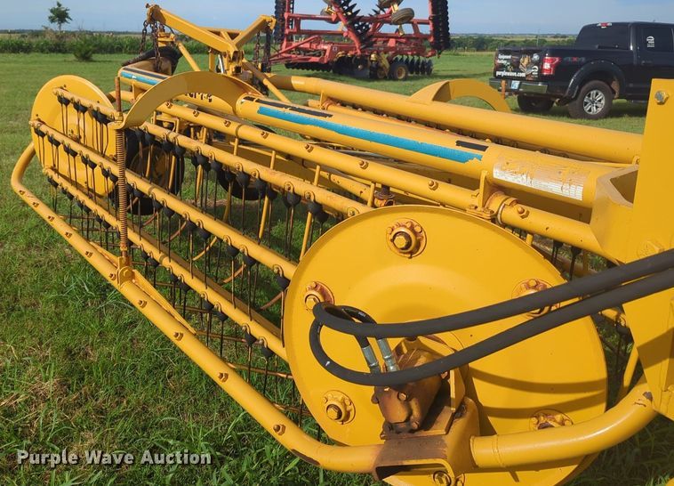 image for item NG9881 Vermeer R23A hay rake