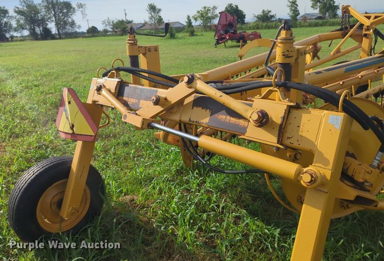 image for item NG9881 Vermeer R23A hay rake