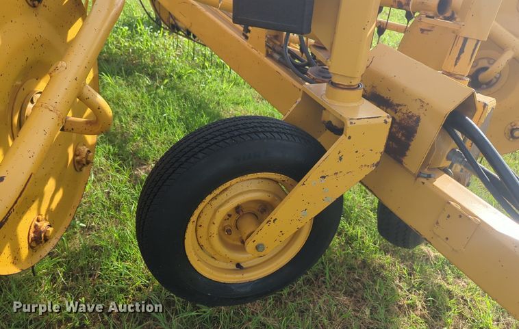 image for item NG9881 Vermeer R23A hay rake
