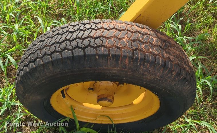 image for item NG9881 Vermeer R23A hay rake