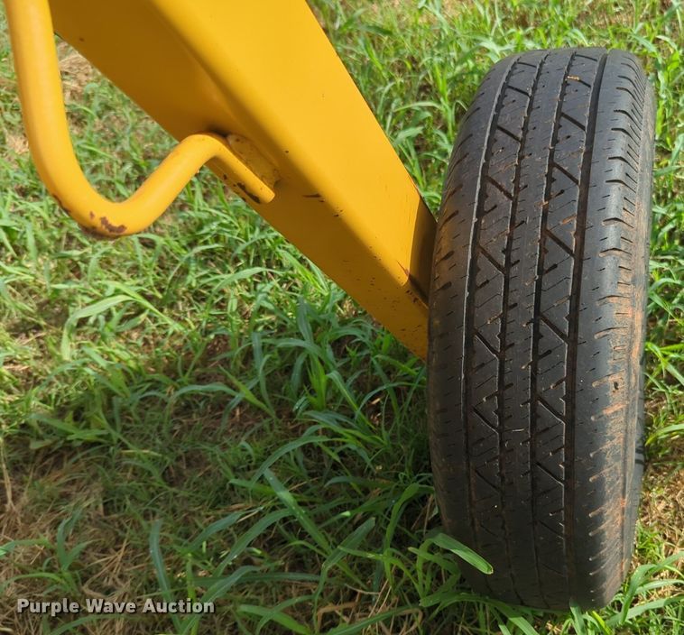 image for item NG9881 Vermeer R23A hay rake