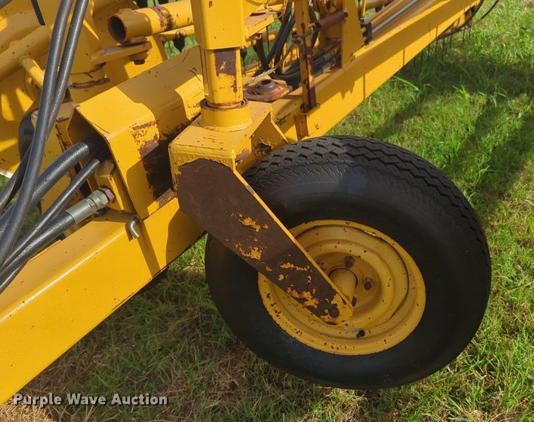 image for item NG9881 Vermeer R23A hay rake