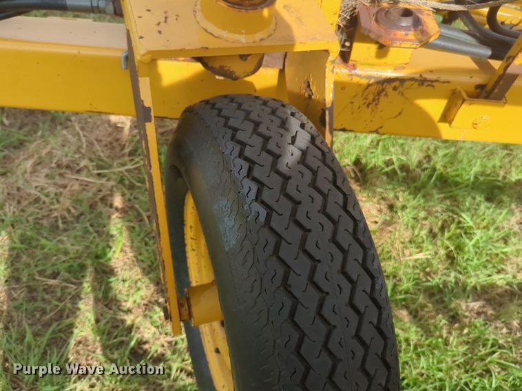 image for item NG9881 Vermeer R23A hay rake