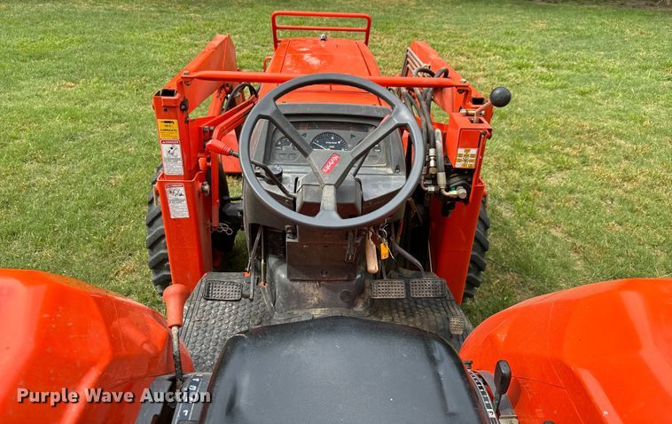 image for item NL9853 Kubota L4200 GST MFWD tractor