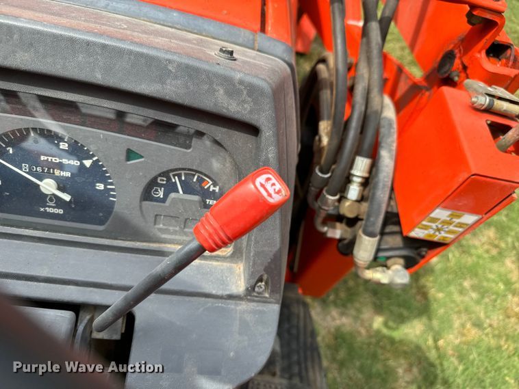 image for item NL9853 Kubota L4200 GST MFWD tractor