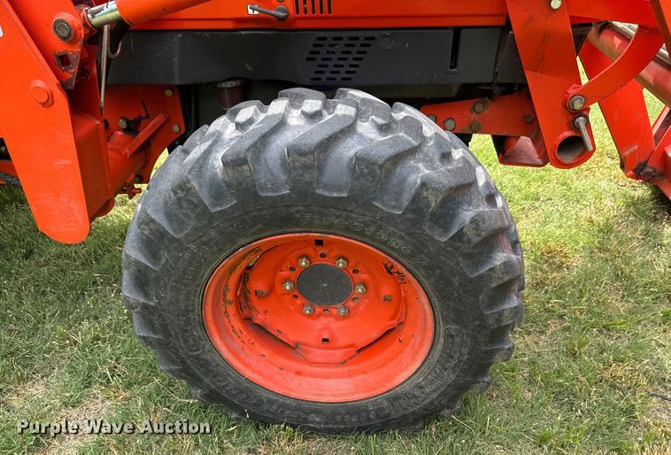 image for item NL9853 Kubota L4200 GST MFWD tractor