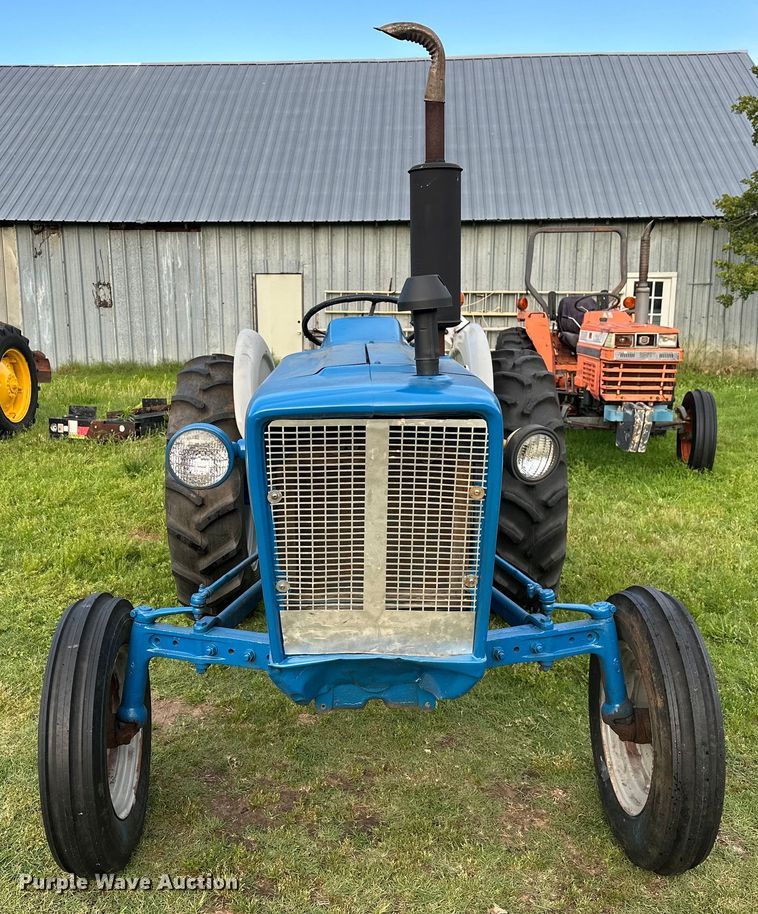 image for item NR9962 1971 Ford  2000 tractor