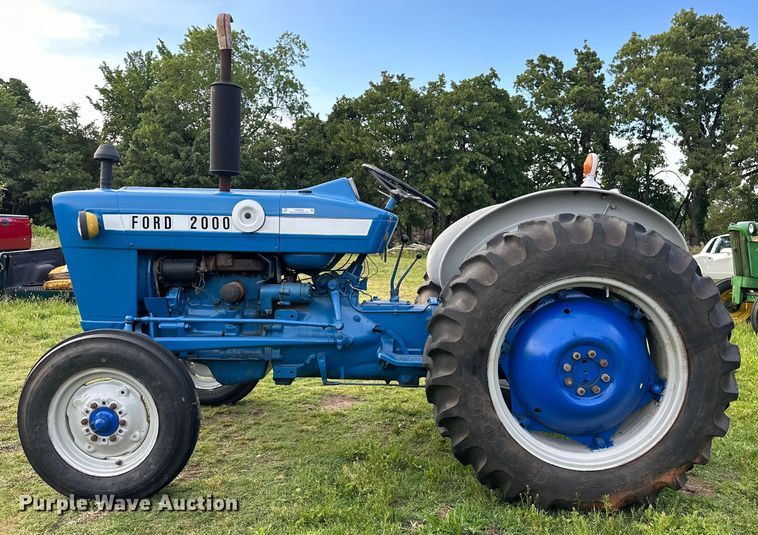 image for item NR9962 1971 Ford  2000 tractor