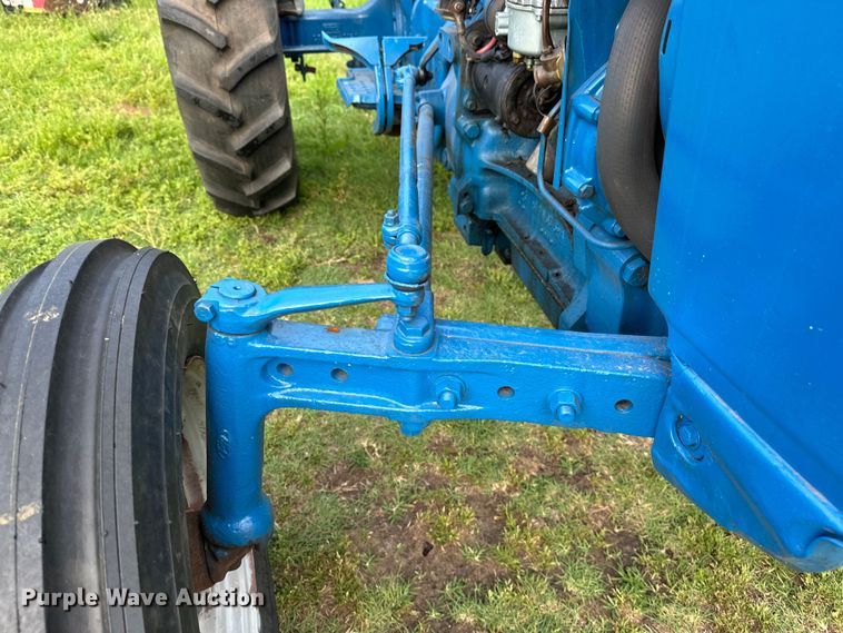 image for item NR9962 1971 Ford  2000 tractor