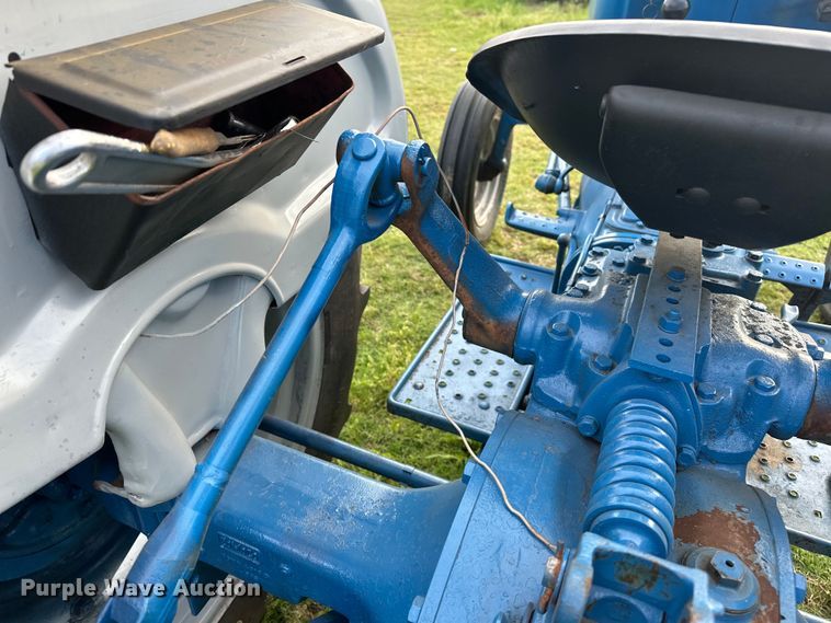 image for item NR9962 1971 Ford  2000 tractor