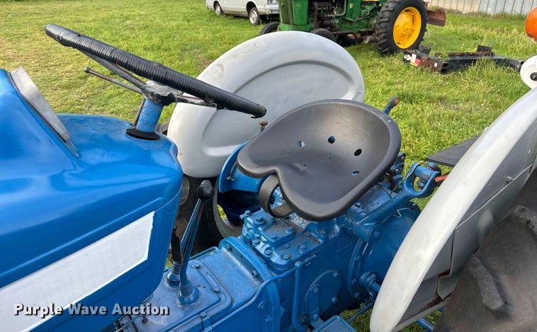 image for item NR9962 1971 Ford  2000 tractor