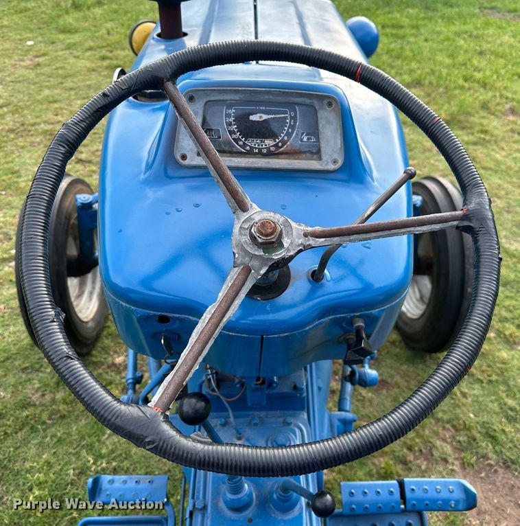 image for item NR9962 1971 Ford  2000 tractor