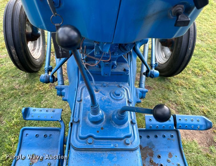 image for item NR9962 1971 Ford  2000 tractor
