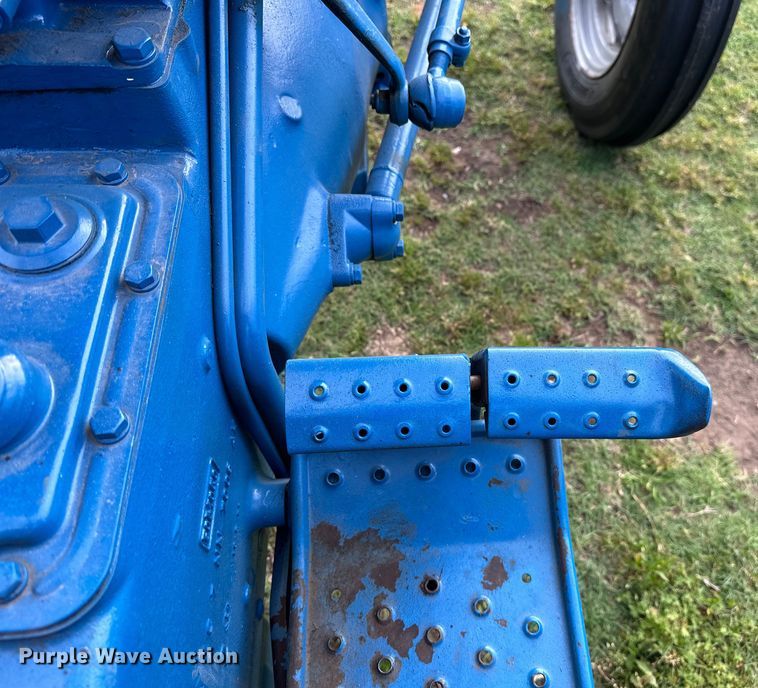 image for item NR9962 1971 Ford  2000 tractor