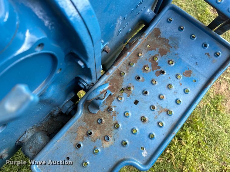 image for item NR9962 1971 Ford  2000 tractor