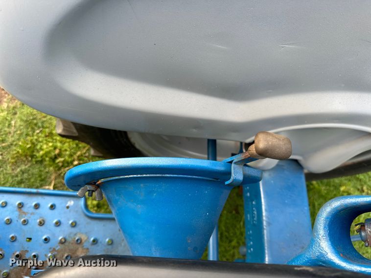 image for item NR9962 1971 Ford  2000 tractor