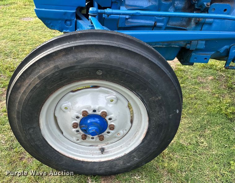 image for item NR9962 1971 Ford  2000 tractor