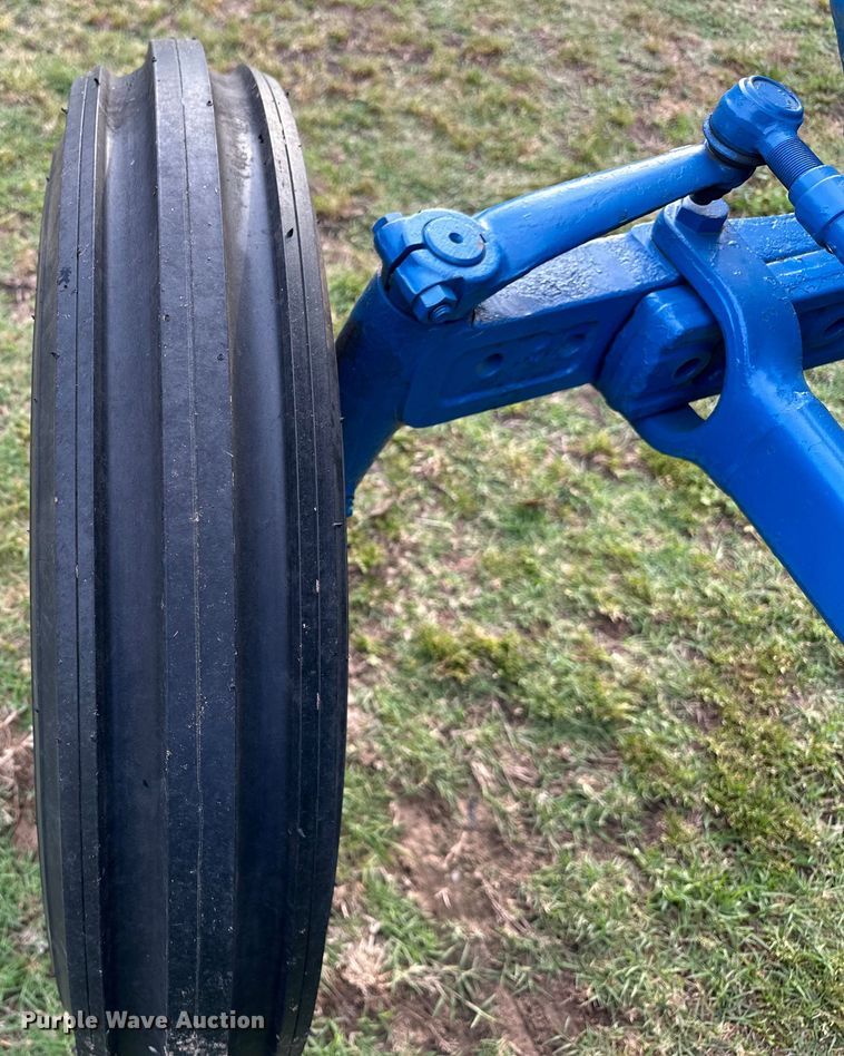 image for item NR9962 1971 Ford  2000 tractor