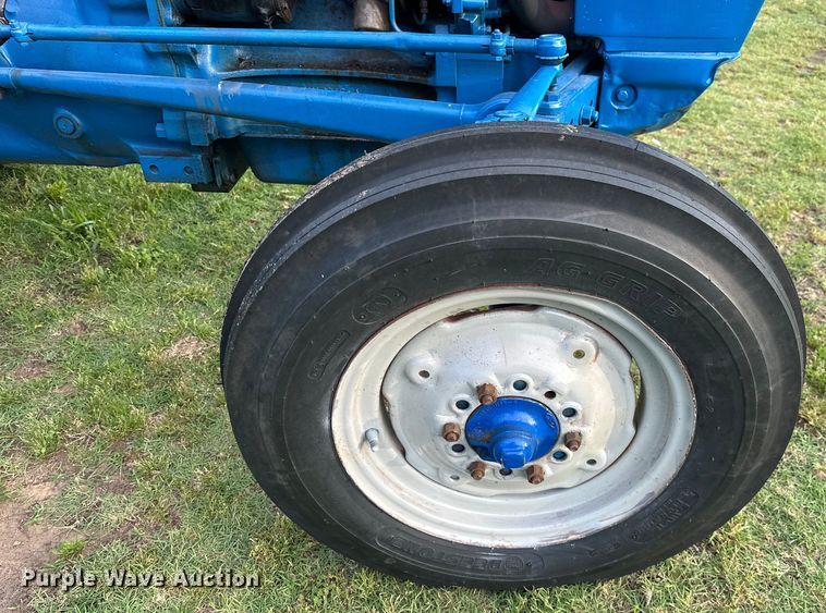 image for item NR9962 1971 Ford  2000 tractor