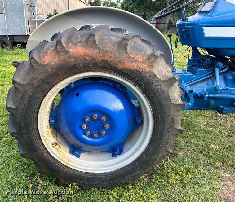 image for item NR9962 1971 Ford  2000 tractor