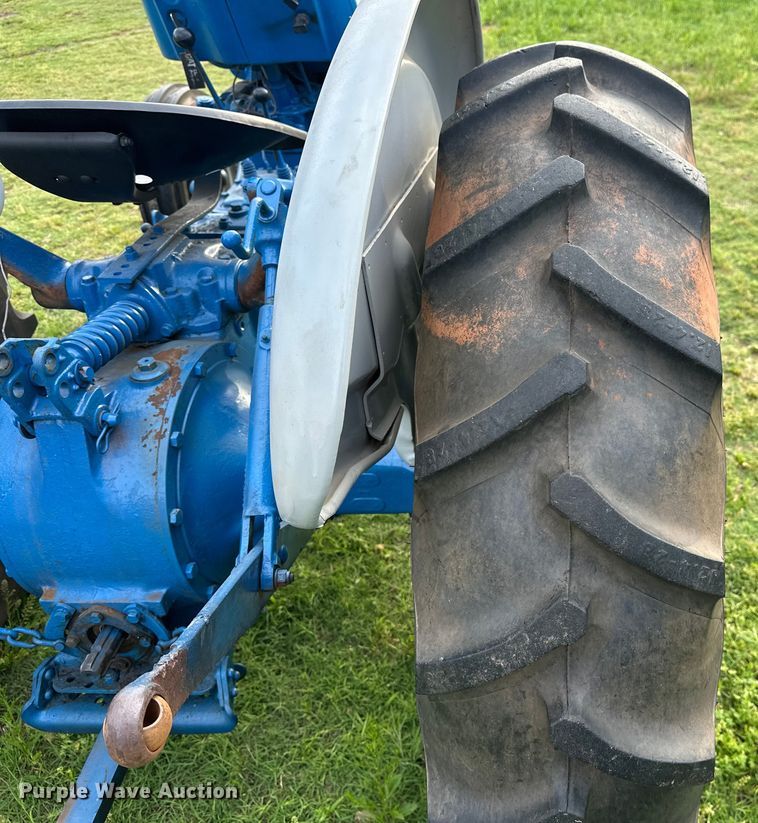 image for item NR9962 1971 Ford  2000 tractor