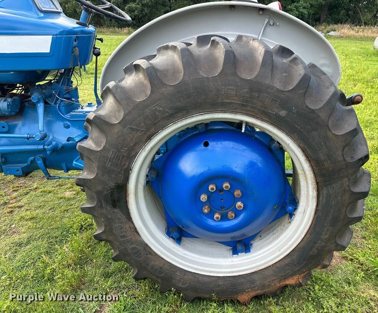 image for item NR9962 1971 Ford  2000 tractor