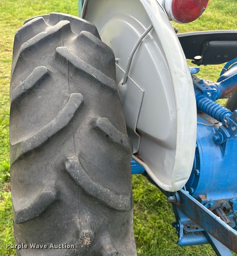 image for item NR9962 1971 Ford  2000 tractor