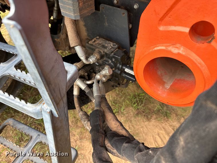 image for item NR9964 2017 Kubota  M5-091 MFWD tractor