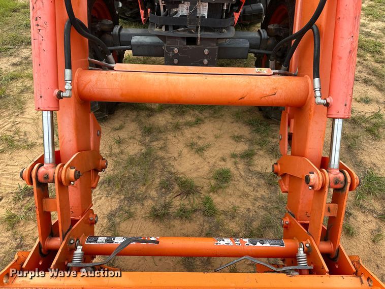 image for item NR9964 2017 Kubota  M5-091 MFWD tractor