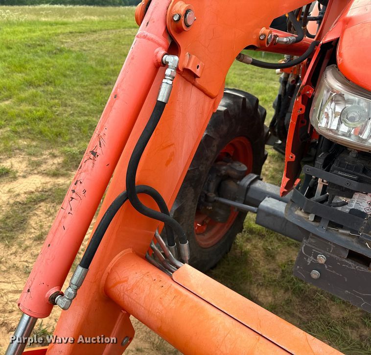 image for item NR9964 2017 Kubota  M5-091 MFWD tractor