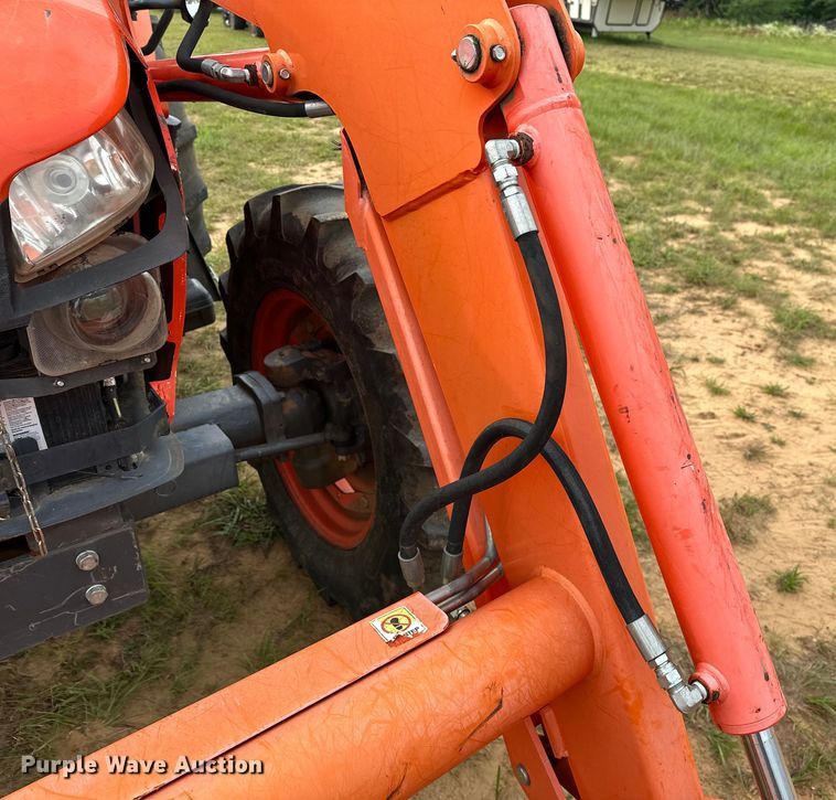 image for item NR9964 2017 Kubota  M5-091 MFWD tractor